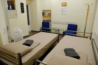 Хостелы Crazy Hostel Ереван Двухместный номер с 2 отдельными кроватями и душем-4